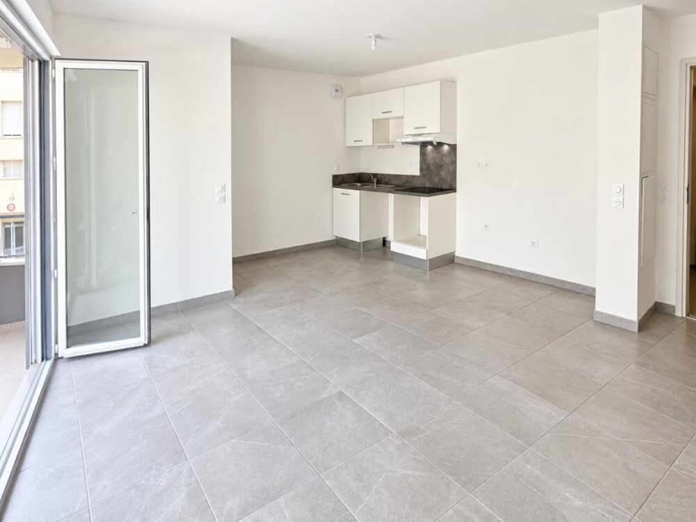 Location Appartement T2 avec parking et terrasse à Arles Arles