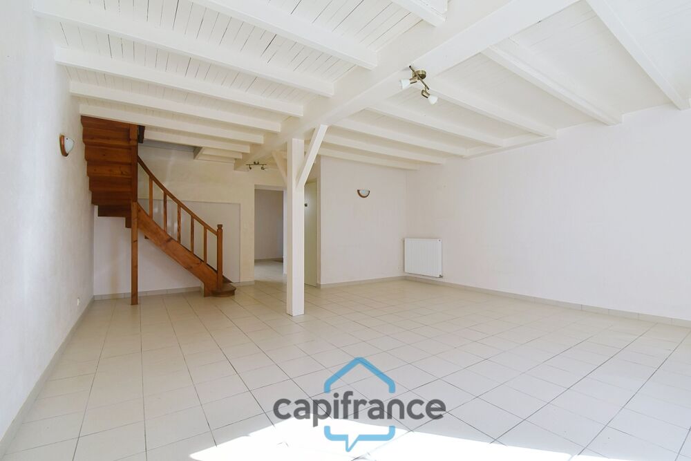 Vente Maison Maison à vendre 3 pièces VILLENEUVE LA COMTESSE (17)avec jardin clos de 700m² et garage Villeneuve la comtesse