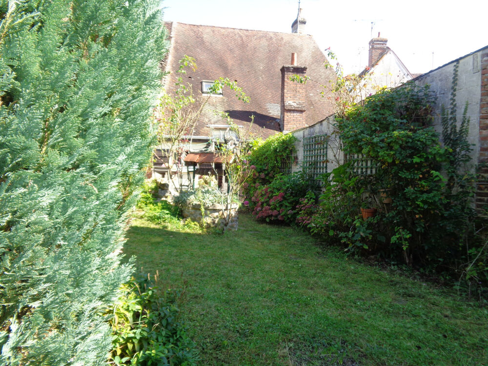 Vente Maison Maison à vendre 4 pièces BLENEAU (89) Maison au cœur du village de Bléneau, jardin et garage Bleneau
