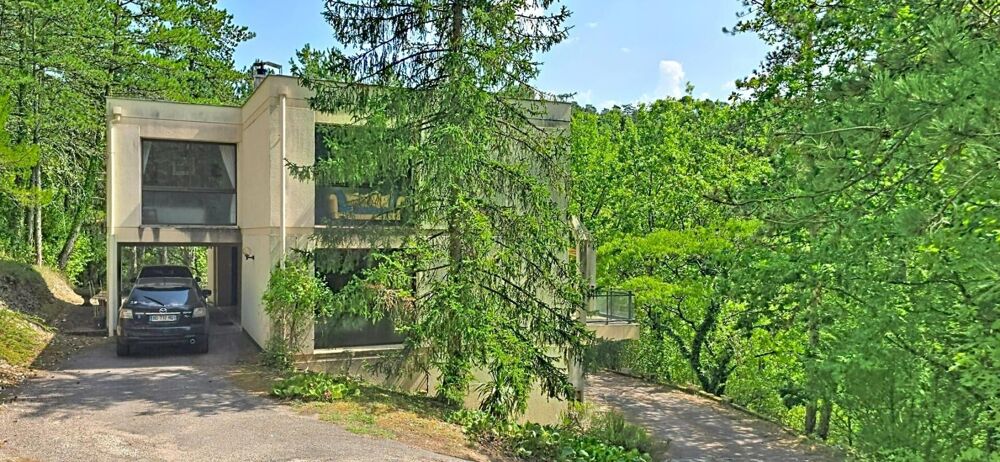 Vente Maison Maison d'architecte d'une surface habitable de 185 m², sur plus de 7 000 m² de terrain, à Boulazac Boulazac isle manoire
