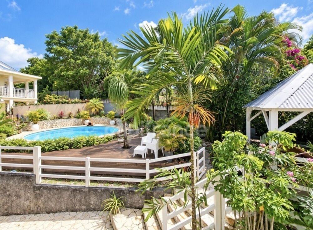 A vendre - Fort de France Quartier Didier - Villa T6 avec jardin, terrasse, carbet et piscine