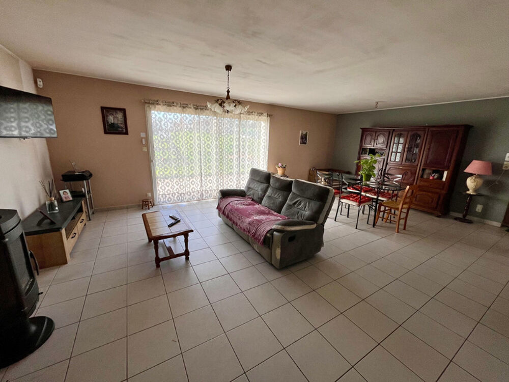 MOUZEUIL SAINT MARTIN (85370) CADRE CAMPAGNE VILLA PLAIN PIED 4 CHAMBRES AVEC ANNEXES SUR 2145 M² CLOS