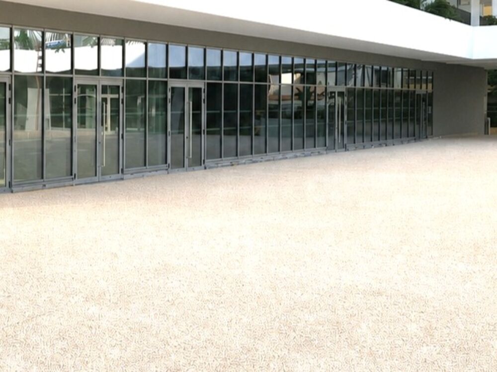   A louer, Local commercial de 144 m², Square Benes, Saint Laurent du Var 06700, Alpes-Maritimes 