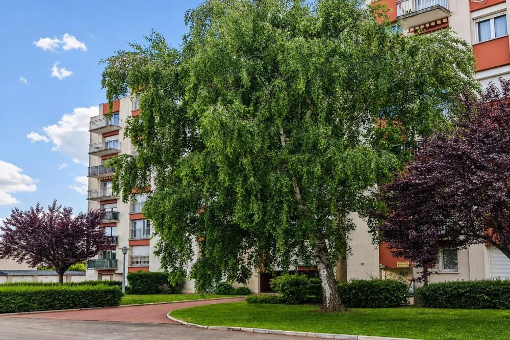 Appartement lumineux sous les toits, La Riche