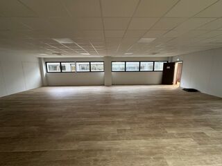   bureaux à louer RILLIEUX LA PAPE (69) plateau de bureaux de 249m2 au 1er étage avec parking inclu Rillieux la pape
