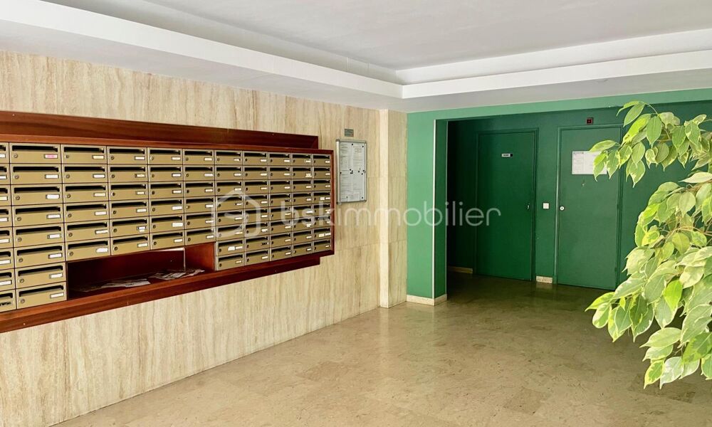 Appartement T1 de 32 m² avec terrasse, cave Marseille Timone