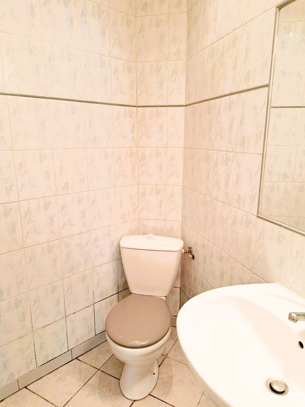 Appartement à vendre 1 pièces TOURVES (83) - 16,68m² loi carrez - Vendu avec locataire en place
