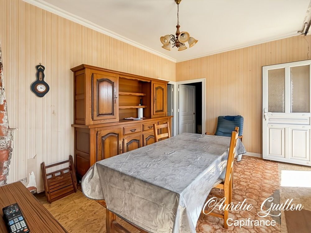 Maison en pierre à rénover avec grand terrain de 1 356 m²  Loyat