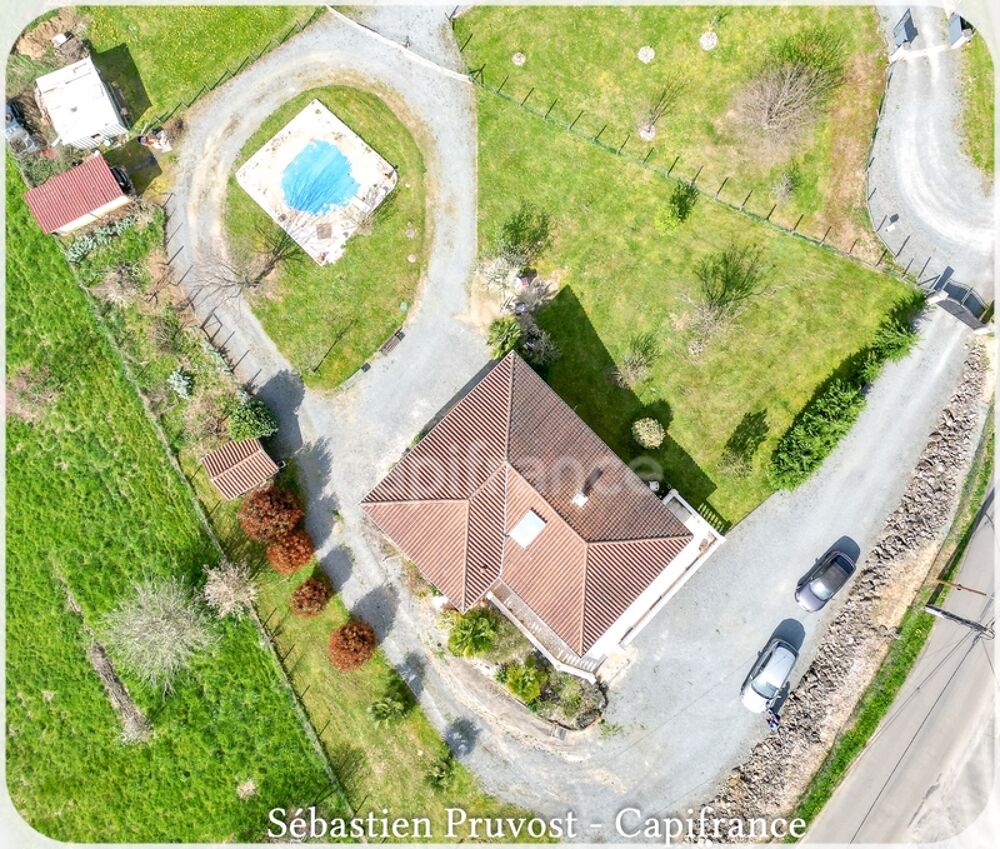 Dpt Dordogne (24), à vendre proche de THIVIERS plain-pied 3 chambres sur sous-sol P8 de 177 m² - Terrain de 2142 m² - Studio Ind