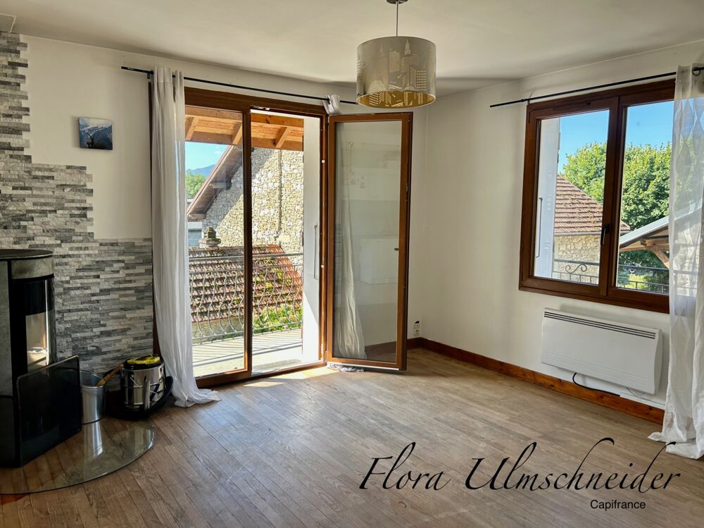 A vendre à CHINDRIEUX, maison individuelle avec fort potentiel dévolution  Jusquà 140 m² habitables. Terrain et garage. Lac d