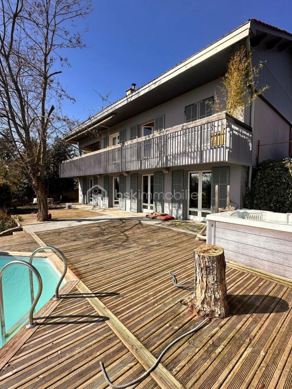 St Leger aux portes de Roanne, belle maison familiale 300m2 avec 5 chambres terrain 1864 m2 Piscine et Jacuzzi; dépendance 400m2