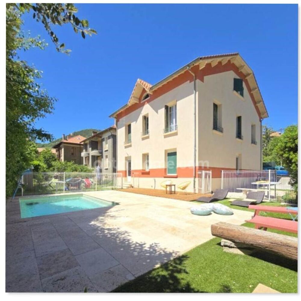 A vendre à Digne-les-Bains  Demeure de caractère des années 30  240 m²  2 logements  Piscine  Garage