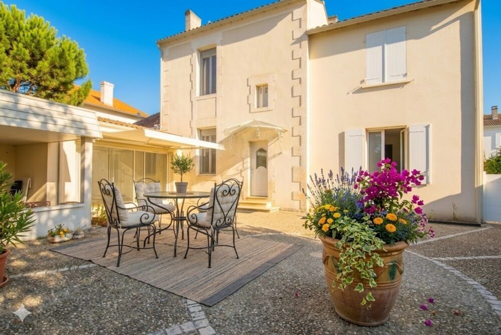 Vente Maison Maison à vendre 8 pièces SAINT YRIEIX SUR CHARENTE (16) avec grand terrain Angouleme