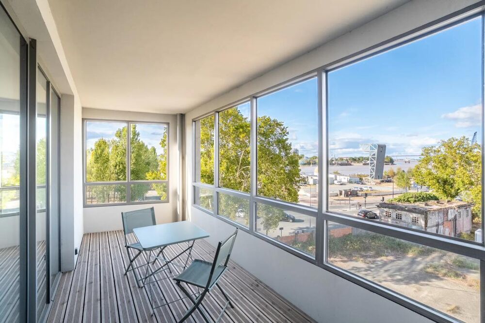 Appartement 4 pieces de 94 m² à Bordeaux quai de Brazza
