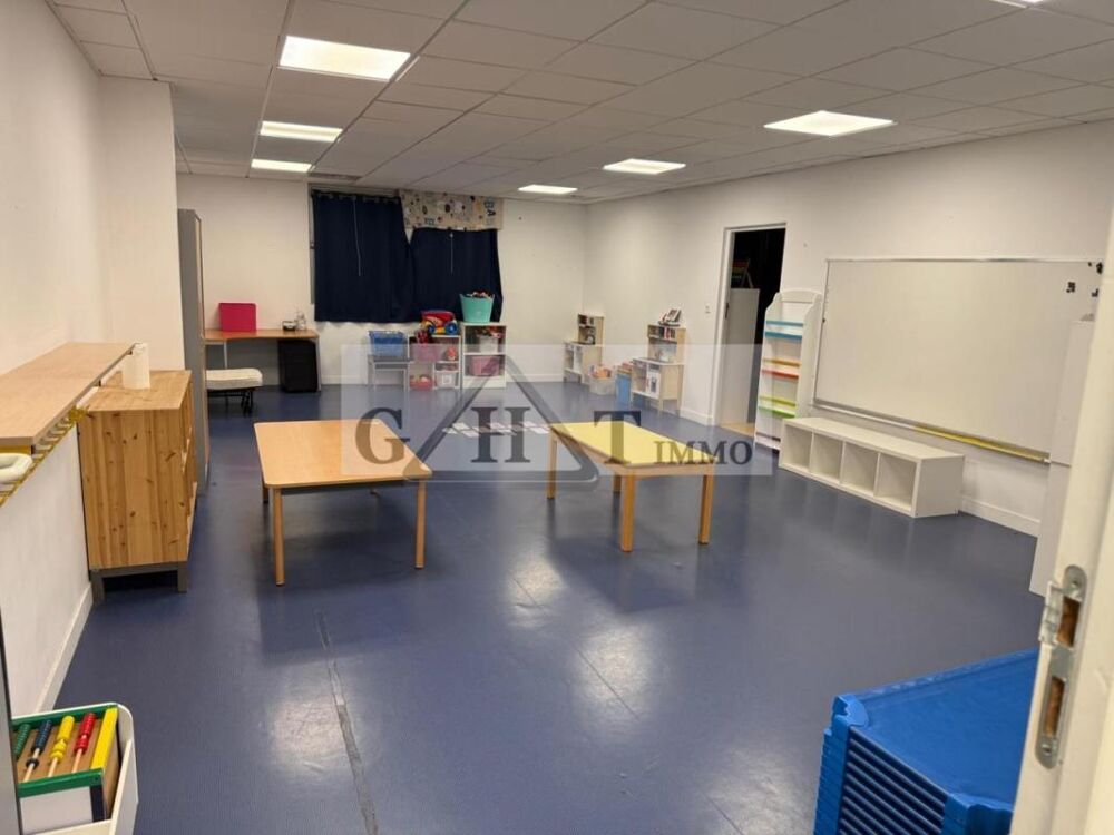   ENTREPOT/BUREAUX 800 M² A LOUER ERP –CENTRE CULTUEL / CULTUREL – OZOIR Ozoir la ferriere