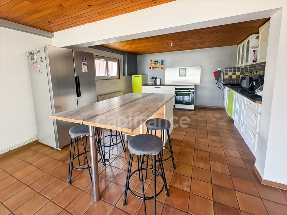 Vente Maison MAISON FAMILIALE DE 143M2, PISCINE, HANGAR DE 300M2 ET TERRAIN CLOS DE 1136M2 Melay