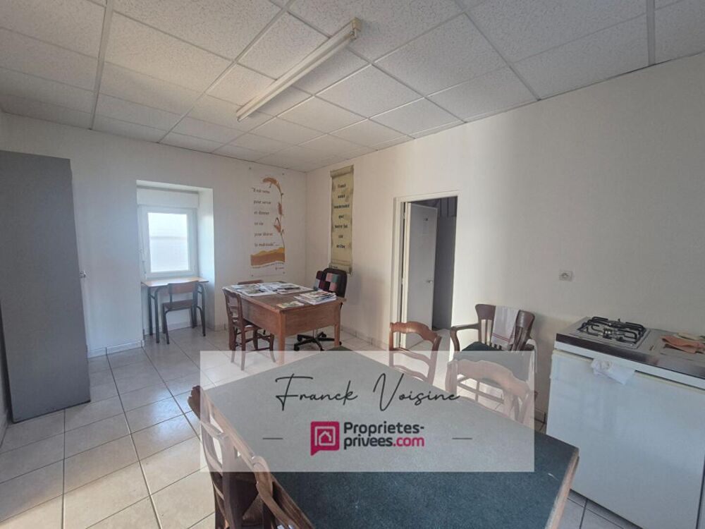 A VENDRE à Rochetrejoux en centre bourg, maison ancienne à rénover
