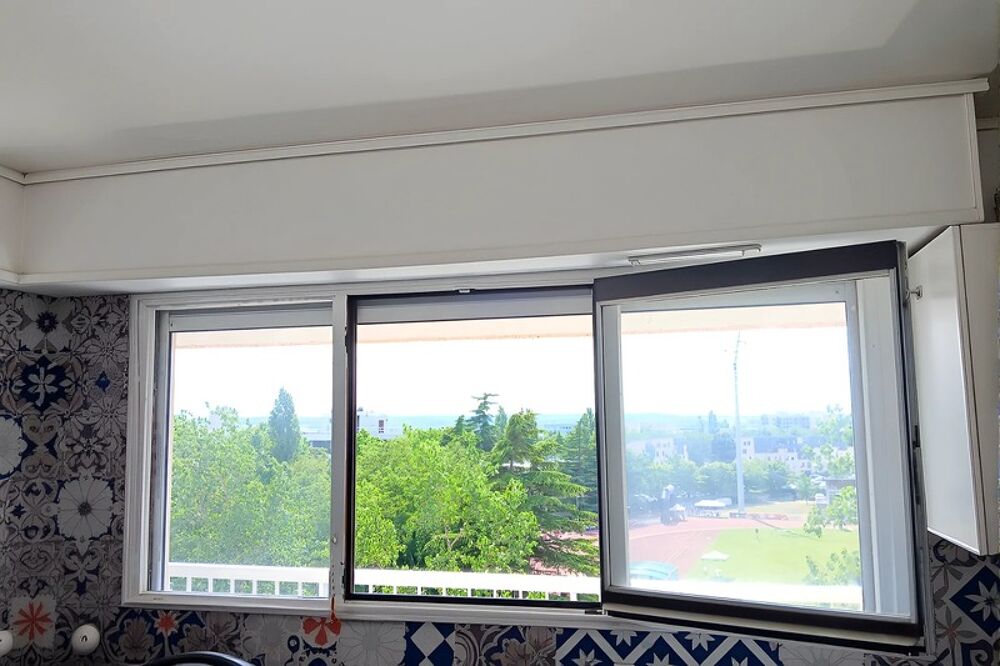 Installez-vous sans stress à Pontoise : Grand T5 avec terrasse, box et parking  Paris à 30 min !