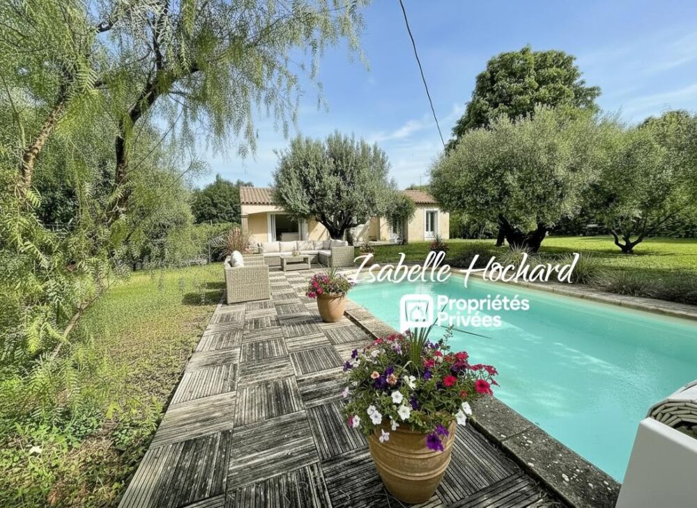 Maison familiale avec piscine, grands volumes et fort potentiel. Terrain 1 982 m²