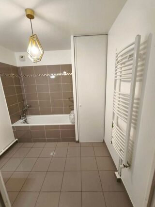  Appartement à louer 3 pièces 63 m²