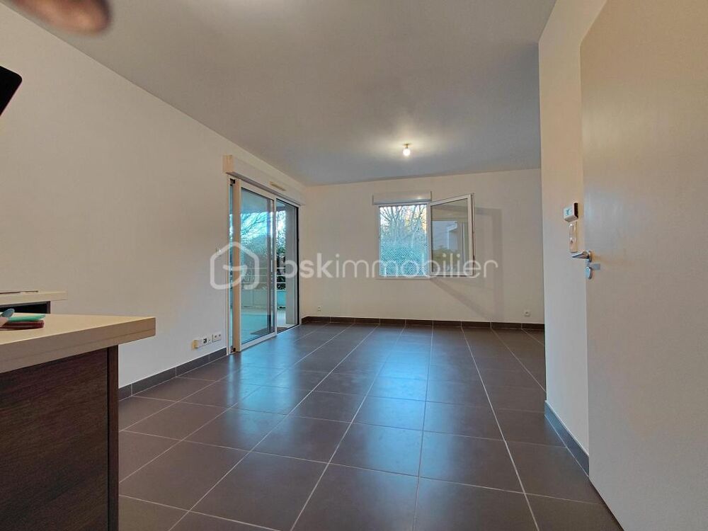Charmant T2 de 44,10 m² en rez-de-chaussée avec terrasse de 18 m² + parking privatif  Résidence calme avec piscine