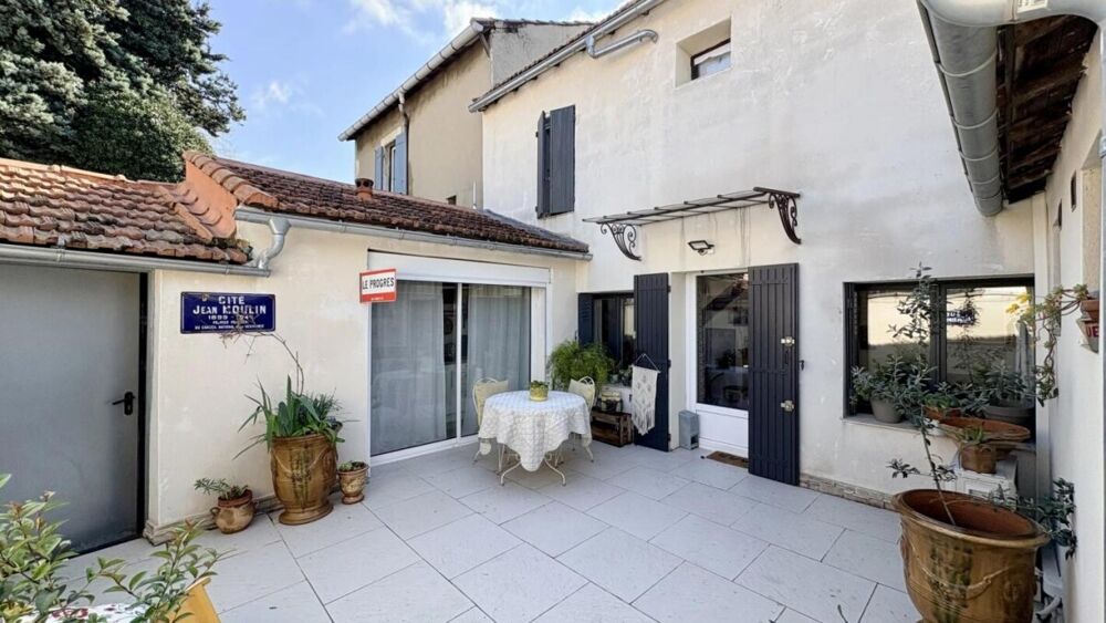 Vente Maison Maison de charme rénovée avec extérieur, stationnement et ja Avignon