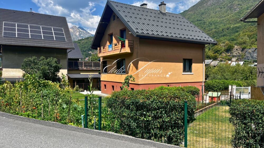 Maison familiale 4 chambres 95m² et 199 m2 au sol à Saint-Michel-de-Maurienne