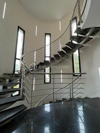  Propri�t�/ch�teau � vendre 10 pi�ces 566 m�