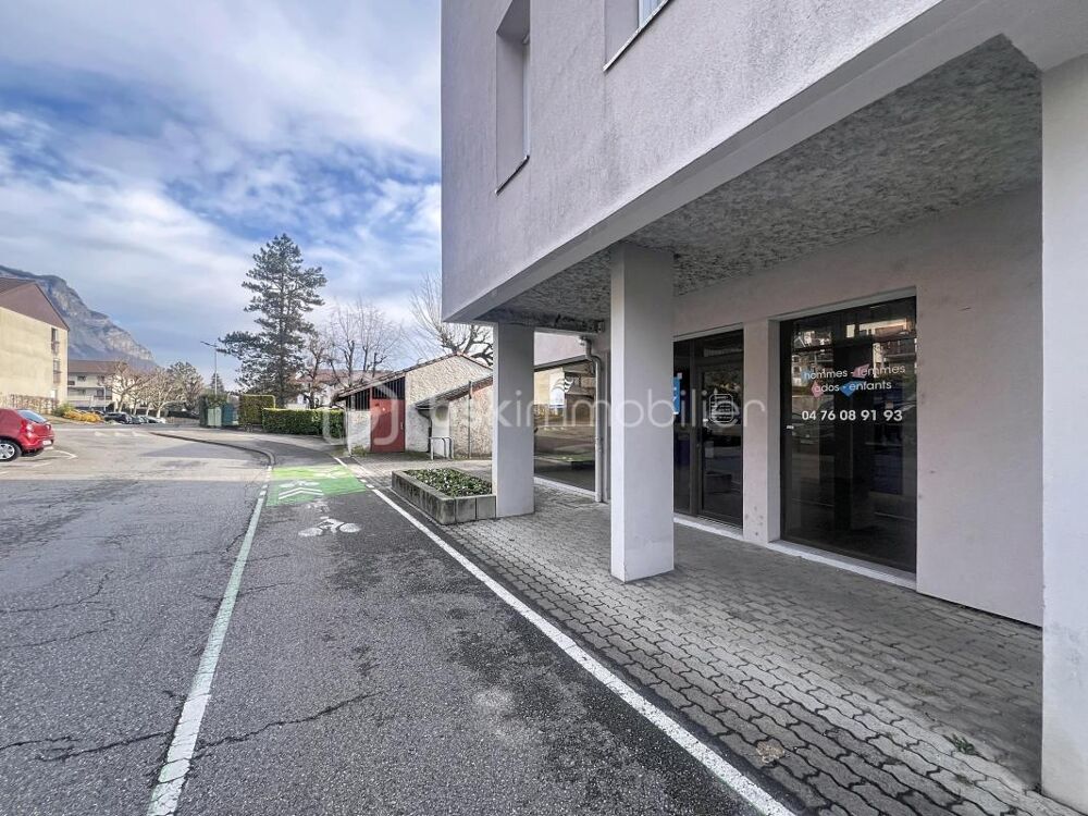   *** CROLLES - LOCAL COMMERCIAL DE 58 M2 *** 