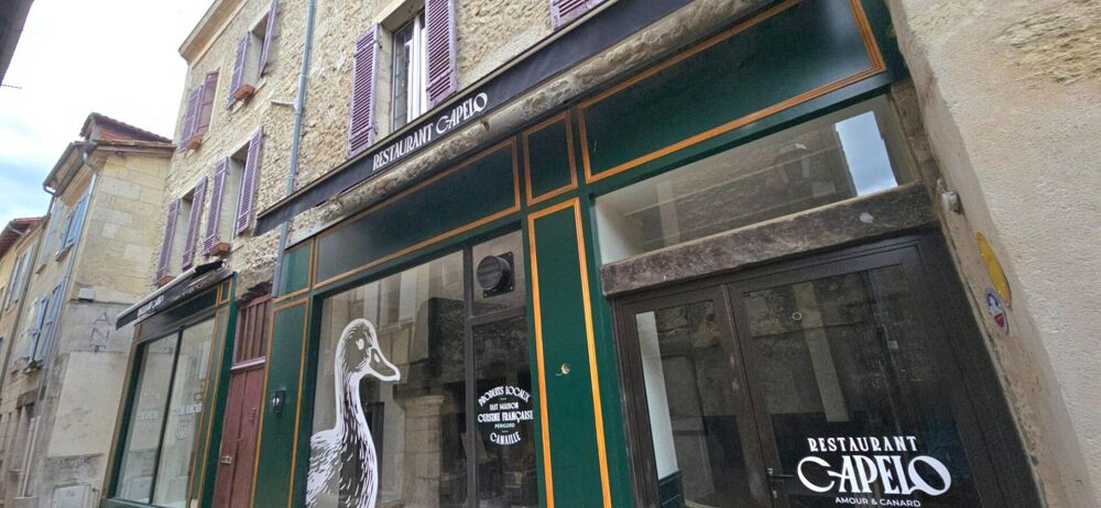 Maison de ville comprenant un duplex d'environ 150 m² et un local commercial de 100 m² , au coeur du centre historique de Périgu