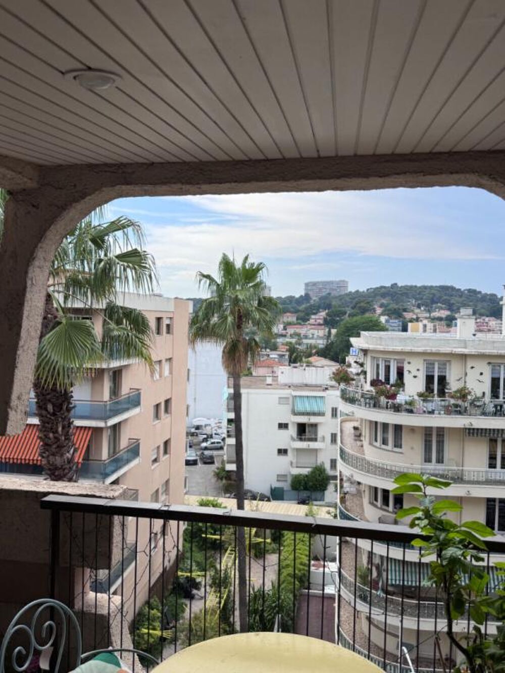 Appartement grand 2 P de 63m² en dernier étage à Cagnes-sur-Mer :quartier Hippodrome