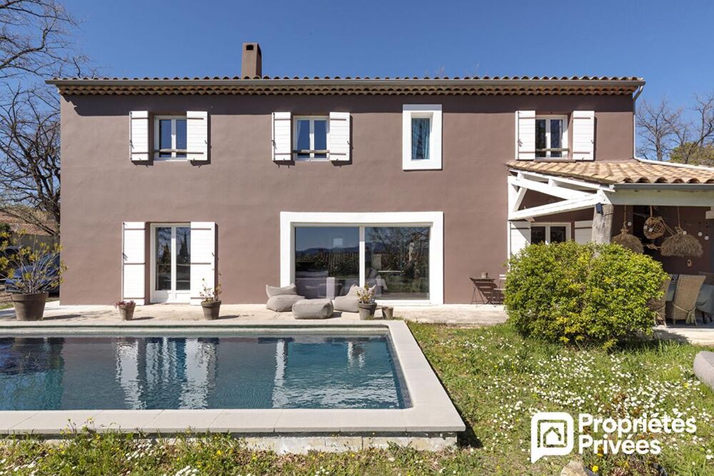Villa avec piscine, jolie dépendance et vue dégagée
