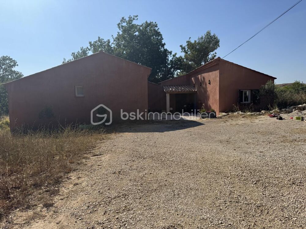 Vente Villa À Rocbaron (83136), superbe villa de plain-pied entièrement rénovée avec 3 chambres et grand terrain Rocbaron