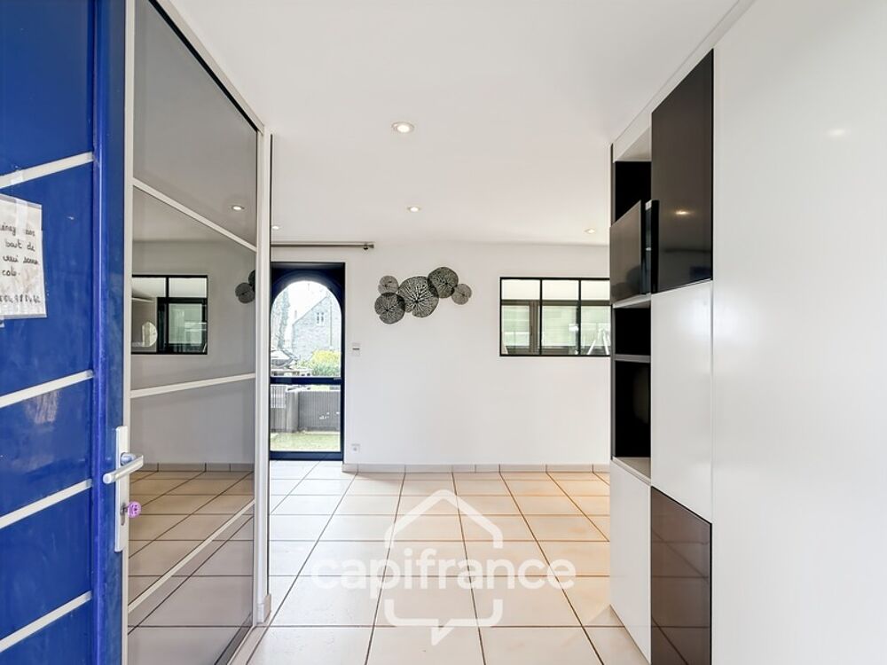 Maison en pierre rénovée  300 m² habitables  10 pièces  Terrain 2 800 m²  Réguiny  Garage  Vie de plain-pied