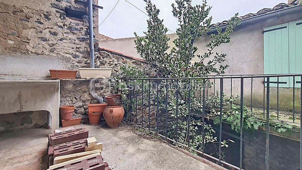 Maison de village  6 chambres  patio  caves  grenier aménageable 50 m²