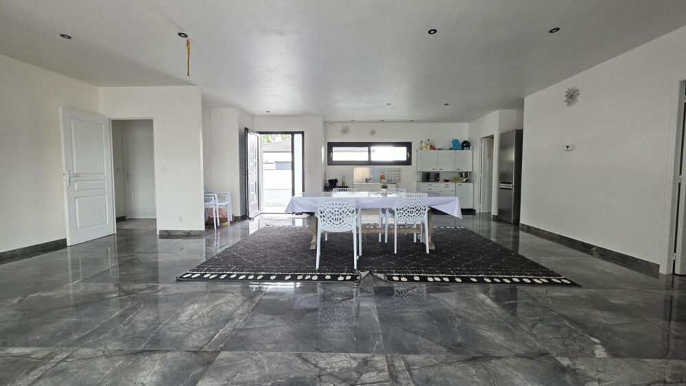 Maison contemporaine avec double garage