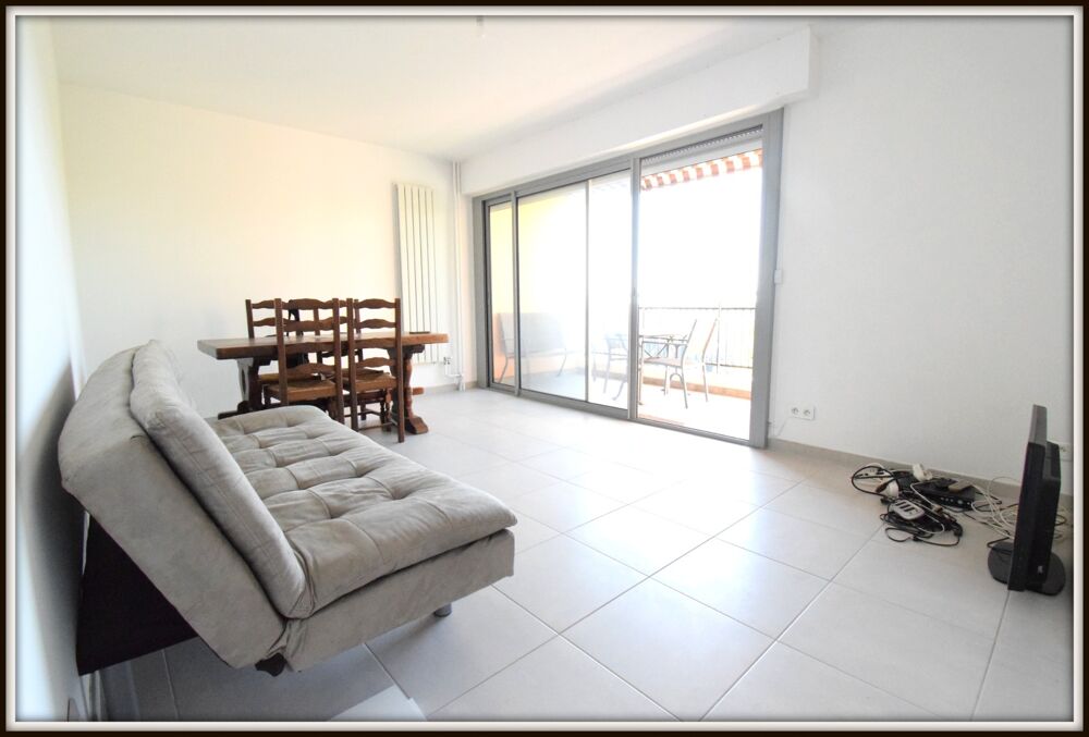 Vente Appartement Trois pièces d'angle traversant au dernier étage, cave, garage.  vidéo du bien disponible Le cannet
