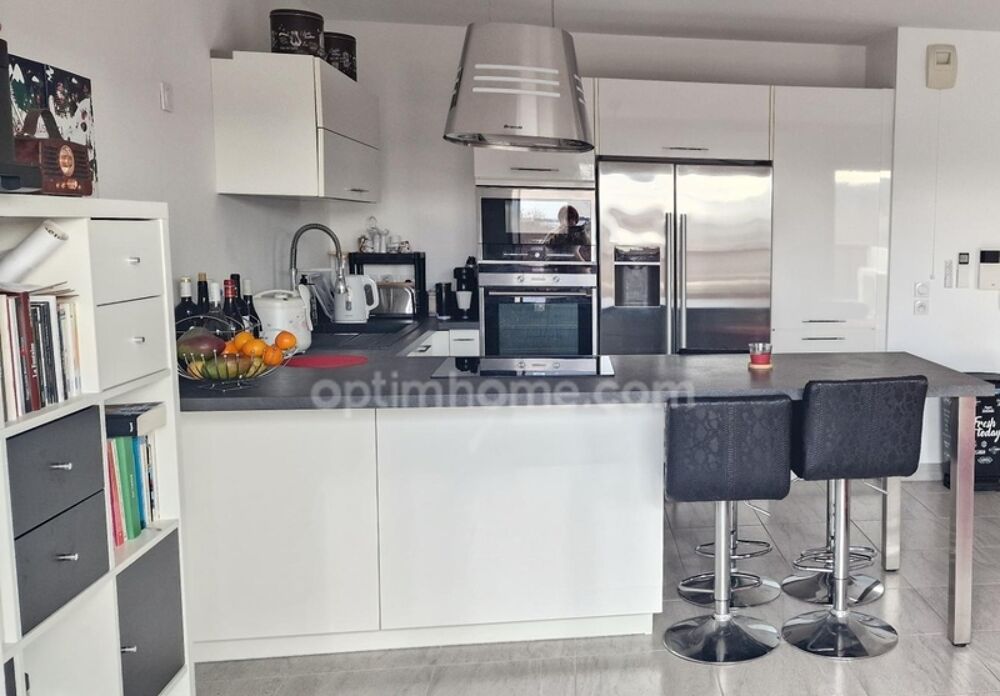Vente Appartement DERNIER ETAGE, VASTE SEJOUR, TERRASSE SUD, GRAND GARAGE! Istres