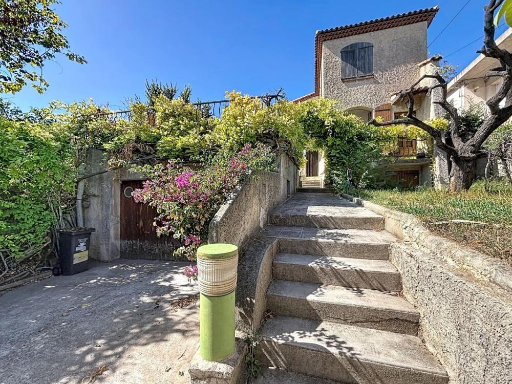 ANCIENNE MAISON À RÉNOVER  105 m²  4 CHAMBRES  TERRAIN 369 m²  GARAGE  CAVE- MARSEILLE 13e