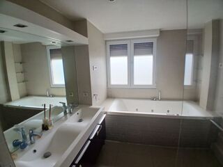  Appartement à louer 4 pièces 93 m²