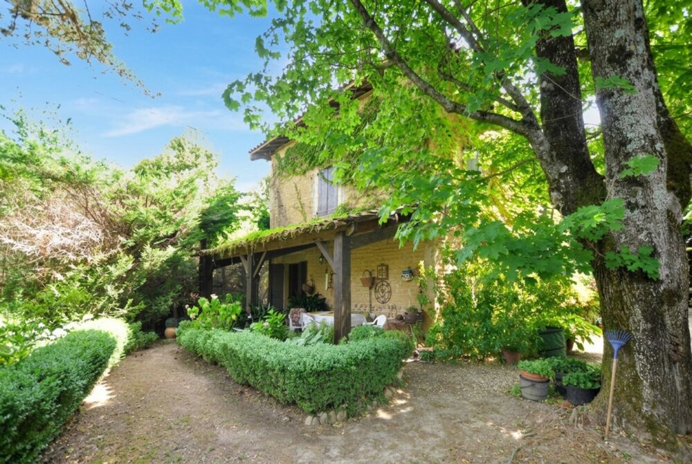 Maison de campagne dans parc arboré 3000 m². Moissieu sur Dolon 38270
