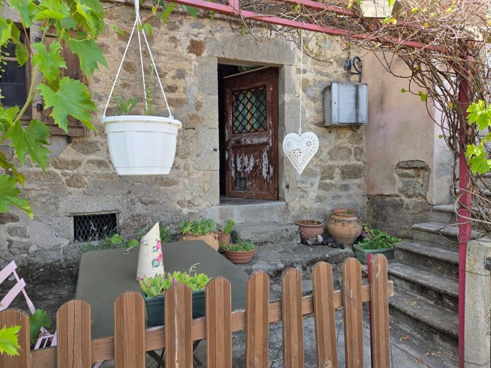 *** EXCLUSIVITE *** GRANDE MAISON AVEC TERRASSES, DEPENDANCES ET POTAGER *** ST DIER D'AUVERGNE 63520 ***