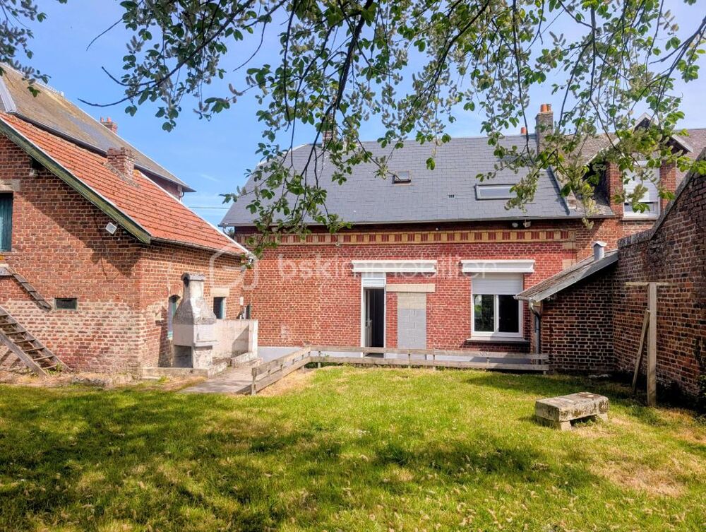 Maison semi-mitoyenne de 131 m2 sur 965 m2 de terrain. Fort potentiel