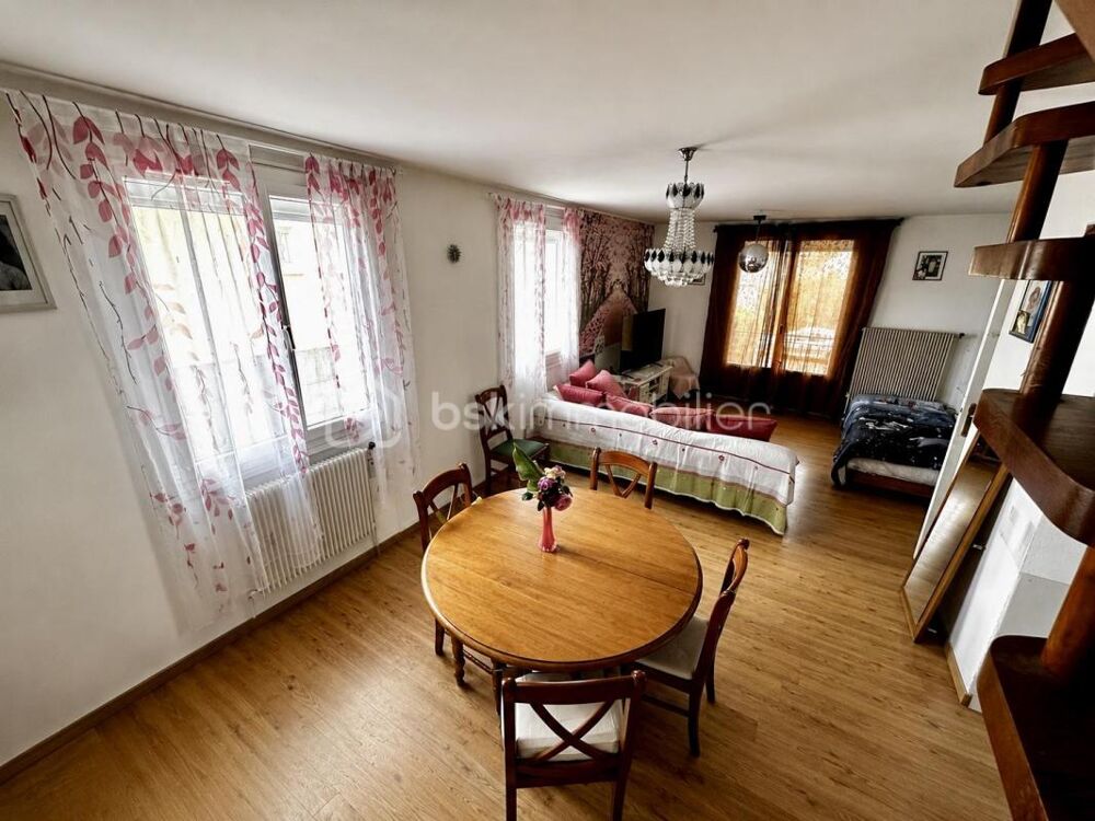 À seulement quelques minutes de Nangis  Pavillon familial de 105 m² avec sous-sol total sur 660 m² de terrain