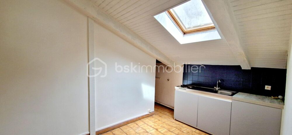 EMPLACEMENT PRIVILÉGIÉ POUR CE CHARMANT APPARTEMENT T2  43 M² AU SOL (28 M² CARREZ)