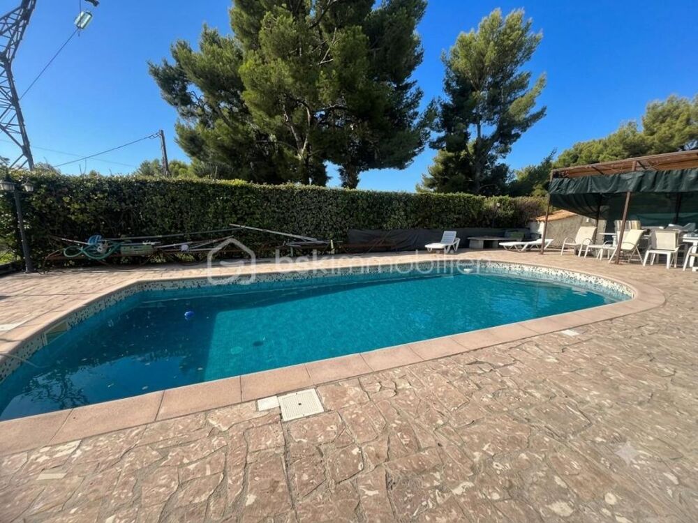 Vente Maison OLLIOULES – FAVEYROLLES - Maison familiale T9 de 160 m² avec annexes, piscine et terrain de 2 000 m² Ollioules
