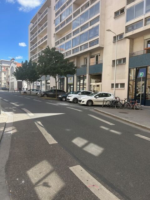   À VENDRE –  Exclusivité - MURS COMMERCIAUX –  Lyon 7ème 49 M2 