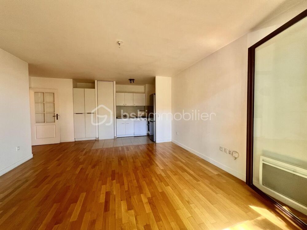 Vente Appartement T3 de 61 m2 avec terrasse - SUD - 1er étage sur 4 - ROUTE DE MONTESSON - LES CHARMETTES - LE VESINET Le vesinet