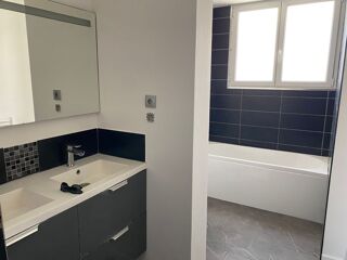  Appartement à louer 4 pièces 80 m²
