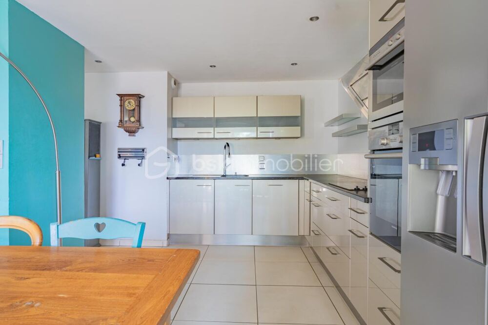 T3 82 M²  51 M² DE PIÈCE DE VIE  PARKING PRIVÉ  CAVE
